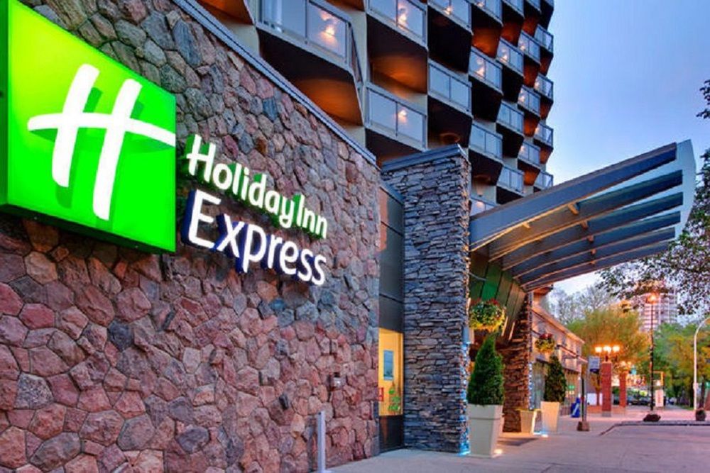 Holiday Inn Express Edmonton Downtown image 1